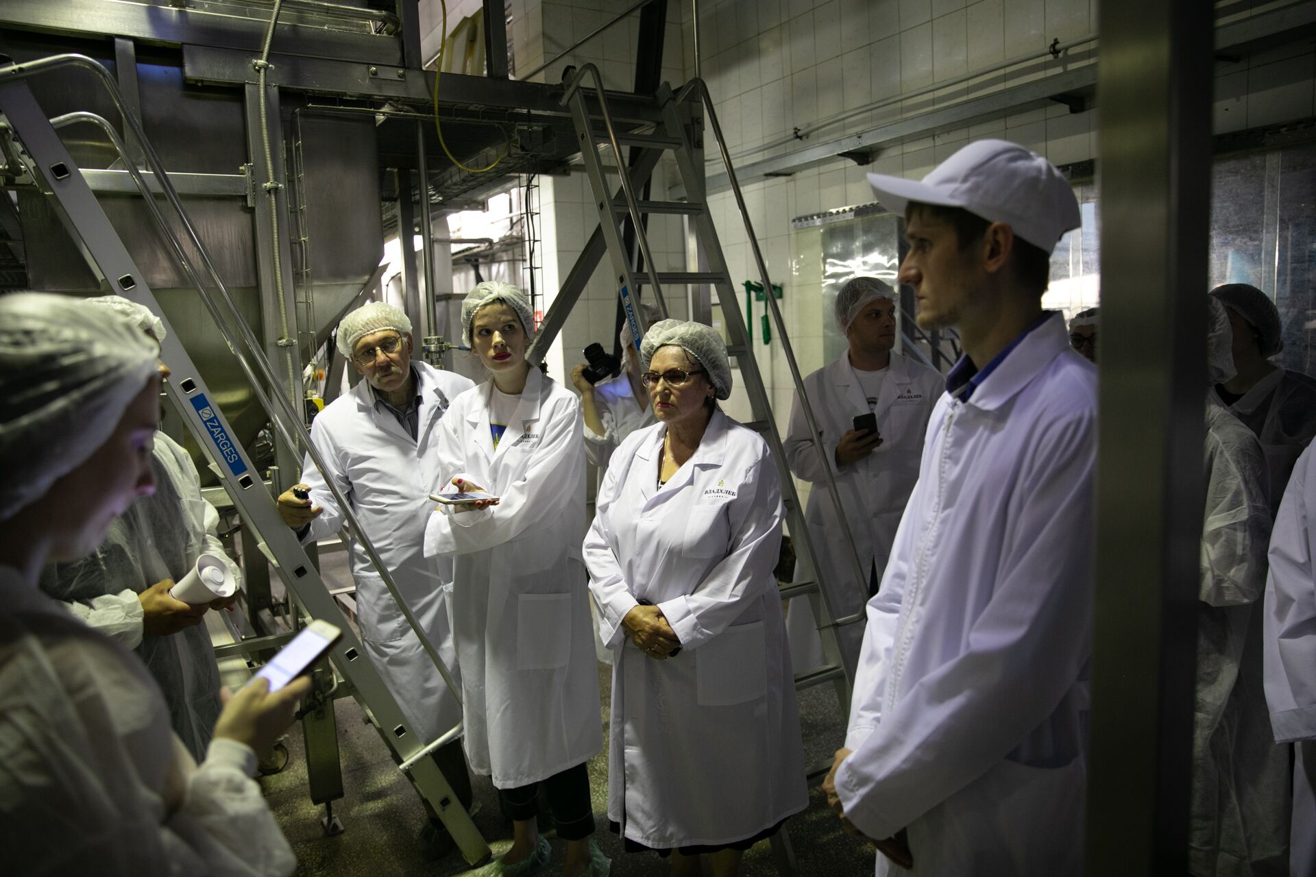 Журналистам и блогерам раскрыли секреты приготовления «Подольского», батона «Нарезного» и ремесленных хлебов